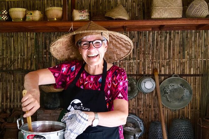 Pure Bali Village Experience, Cooking & Jamu Class+VIP Transfer - Rice Planting, Balikaru Farm, Stingless Bees, and a Short Downhill Walk