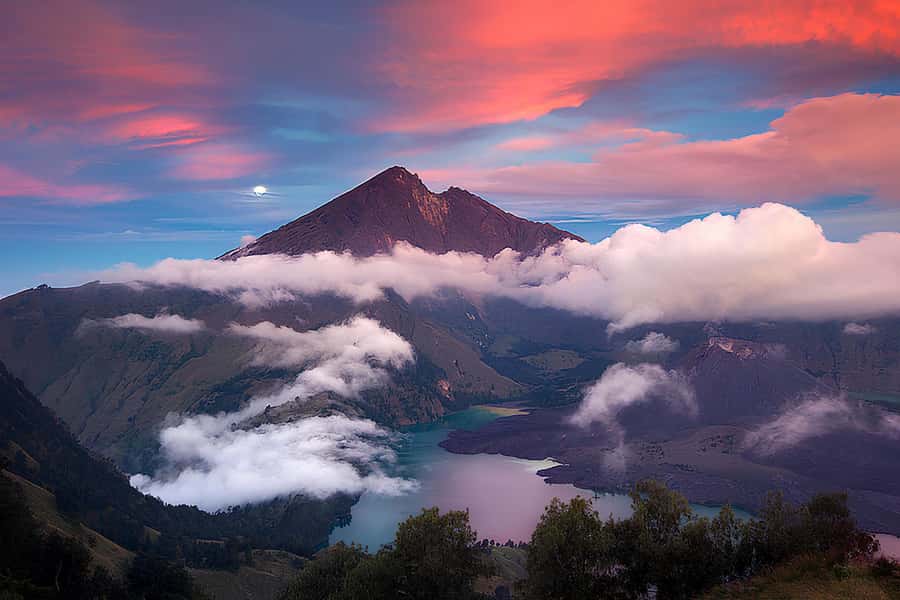 Rinjani Tracking 3D/2N - Day 3: Sunrise on Senaru Rim and the Long, Straightforward Descent