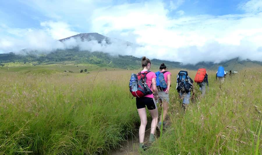 Rinjani Tracking 3D/2N - Guide and Porters: Strong Mountain Support With One Logistics Warning