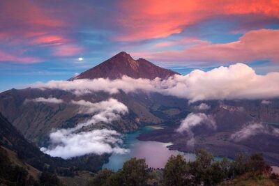 Rinjani Trekking 2D1N Senaru crater rim - Day 1 Morning registration and the forest climb