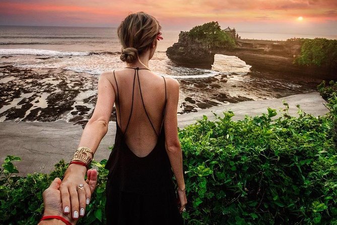 Royal Family Temple, Monkey Forest, and Tanah Lot Sunset Tour - Alas Kedaton Monkey Forest: macaques plus bats you might notice