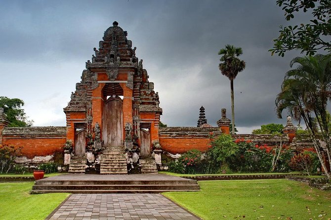 Royal Family Temple, Monkey Forest, and Tanah Lot Sunset Tour - What to pack and how to time yourself for a smooth afternoon