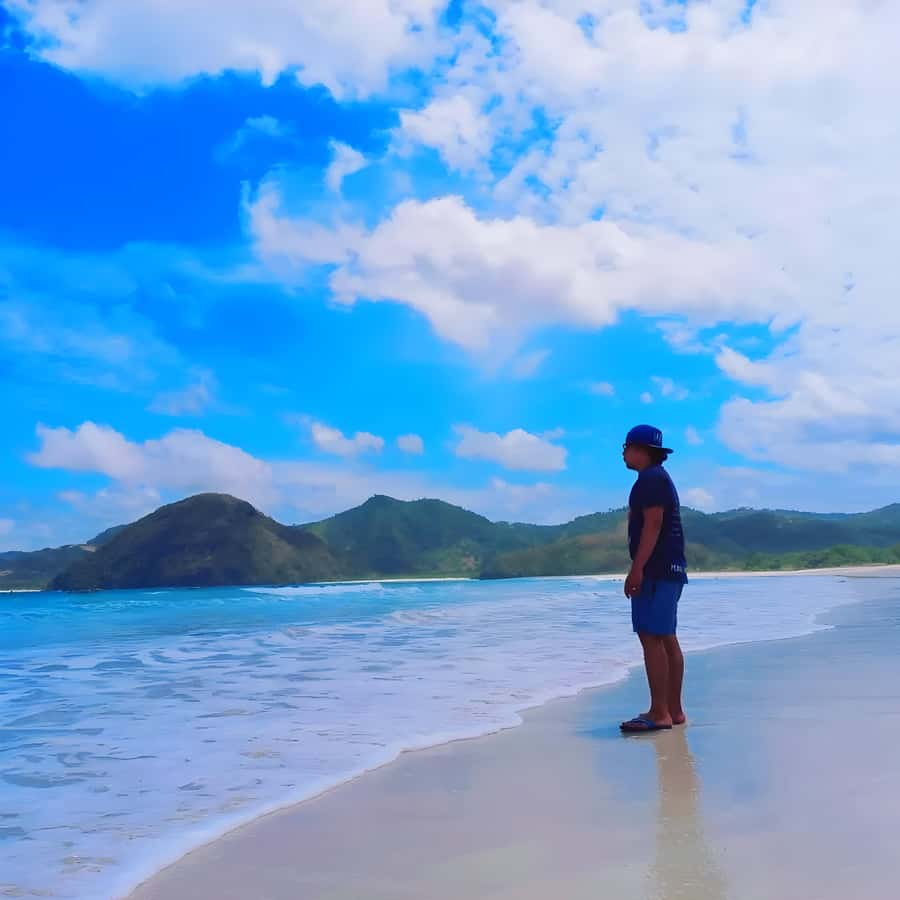 Sade Village, Kuta Lombok, and South Coasts: Private Tour - Siwa Cliff Day Club: viewpoint break plus a pool-and-beer option
