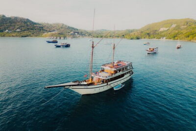 Sailing Flores to Lombok 5 days 4 Nights All Inclusive Trip - Day 1: Labuan Bajo sailing to Padar Island and sunrise mode