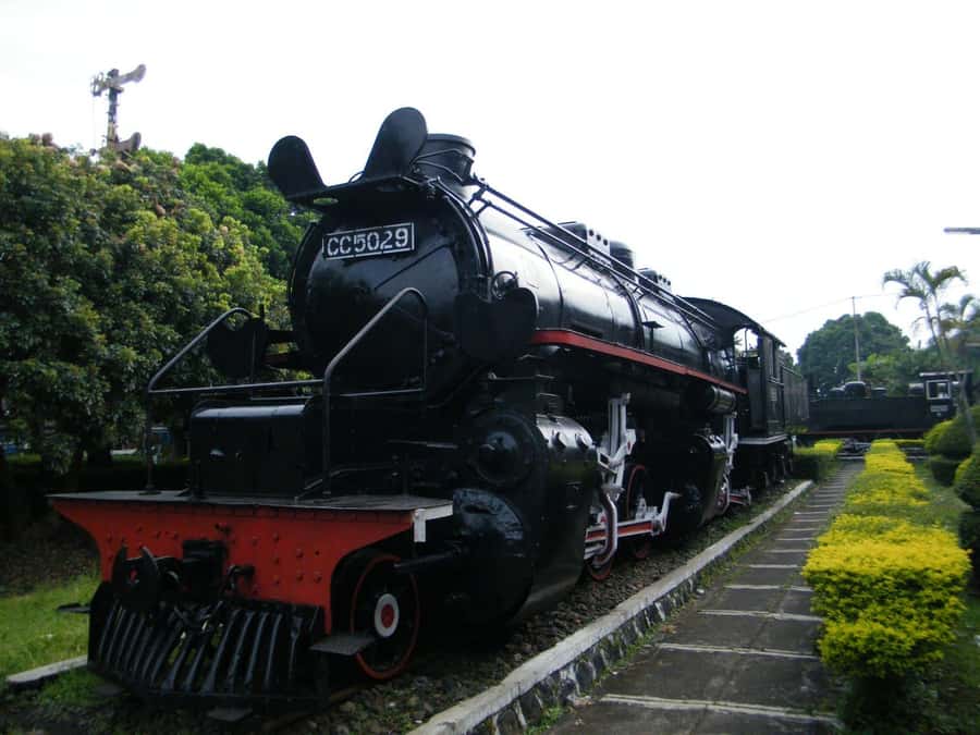 SEMARANG TOURS : GEDONGSONGO TEMPLE/TRAIN MUSEUM AMBARAWA - Ambarawa Railway Museum: steam engines you can actually picture