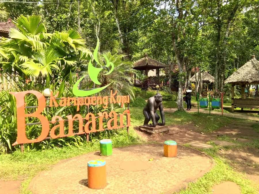 SEMARANG TOURS : GEDONGSONGO TEMPLE/TRAIN MUSEUM AMBARAWA - Driver-led transport: why punctuality and small help matter