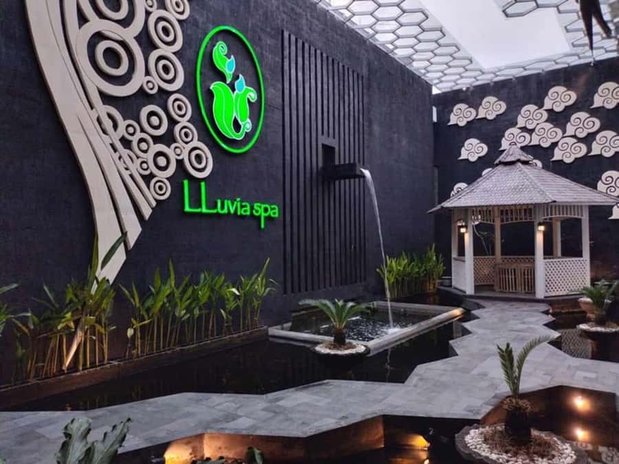 Seminyak: Bali Spa Experience with Transfers at Lluvia Spa - Entering LLuvia Spa in Seminyak: River Views and Private Rooms