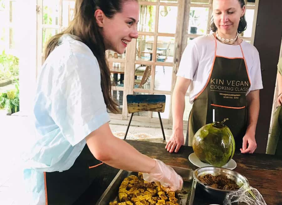 Seminyak: Vegetarian Cooking Class - The market visit: choosing spices, herbs, and produce like a local
