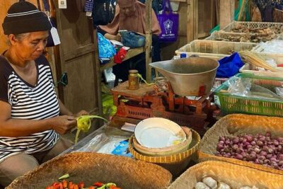 Sidemen Trekking: A Walk from a Different Perspective - The big value: $13 for a guide, water, and a real route