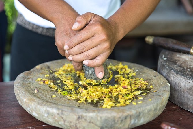 Small-Group Farm Tour & Balinese Cooking Class in Ubud with Kadek - Ubud Farm-to-Meal Flow: From muddy beds to your plate