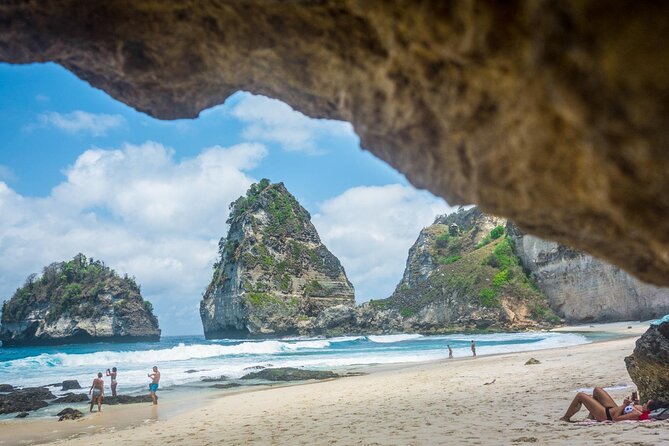 Snorkeling Adventure with East Nusa Penida Tour All Inclusive - Pantai Diamond: White Sand Time That Breaks Up the Day
