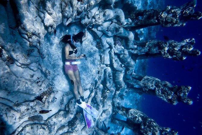 Snorkeling with turtle and statue in Gilis - Stop 2: underwater statues and the reality of boat traffic