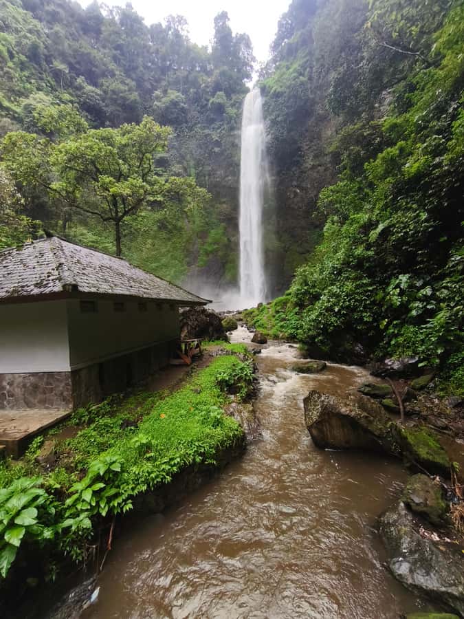 Start 10am Bandung Group Tour Volcano, Waterfalls, Hotspring - Late lunch with a city view (sunset is the bonus, not the guarantee)