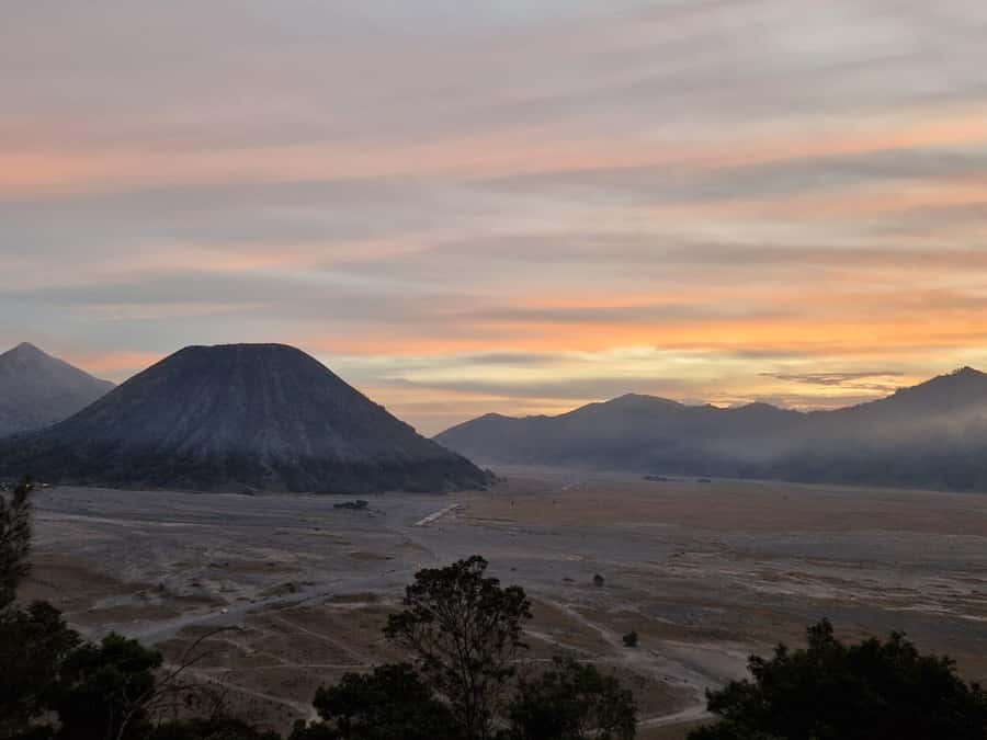 Start: Malang! Bromo Sunrise and Ijen 2D/1N Share Tour - Paltuding at 1:30–2:00 am: the Ijen briefing and trek pace