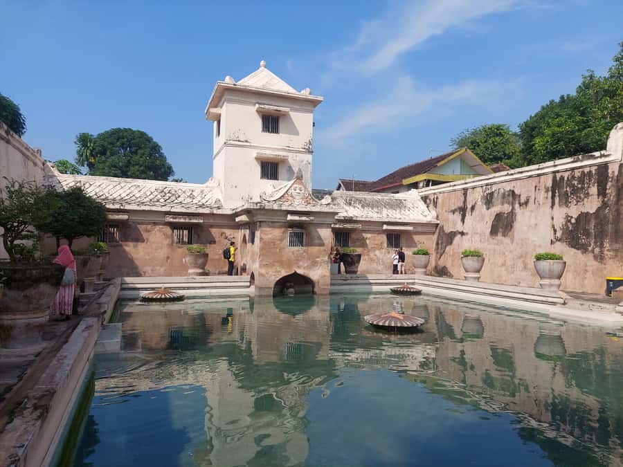 Sultan Palace, Water Castle & Prambanan Temple Guided Tour - Taman Sari Water Castle: royal gardens, pool views, and easy photo time