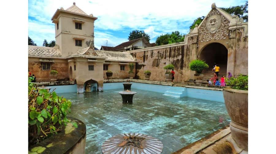 Sultan Palace, Water Castle & Prambanan Temple Guided Tour - Kraton (Yogyakarta Royal Palace): an active Sultan’s Palace, not a relic