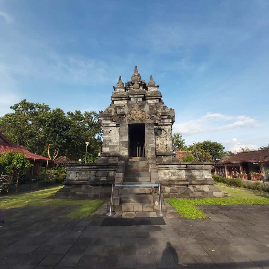 Sunrise at Punthuk Setumbu, Borobudur Temple, Mendut & Pawon - Who should book this sunrise + Borobudur combo?