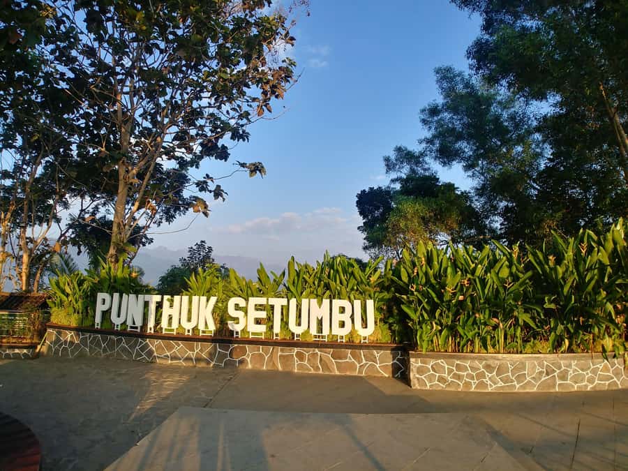 Sunrise at Punthuk Setumbu, Borobudur Temple, Mendut & Pawon - How Borobudur climb access changes the whole experience