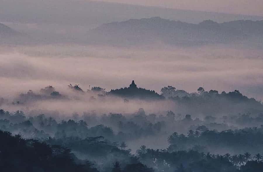 Sunrise Setumbu, Borobudur structure climbing and Prambanan - Borobudur reliefs and Buddha statues: how to make sense of the artwork