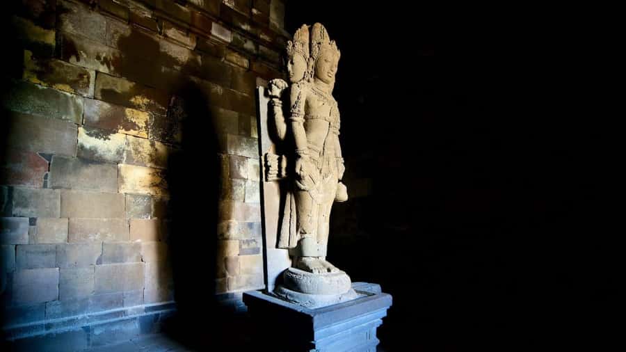 Sunrise Setumbu, Borobudur structure climbing and Prambanan - How the small group (max 5) changes the vibe