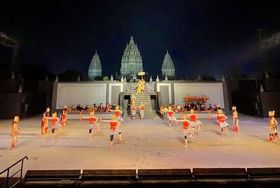 Sunset at Prambanan & Ramayana Ballet (Ticket Guaranteed) - Prambanan at golden hour: why this temple visit feels different at night