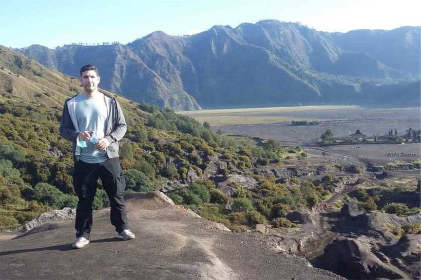 Surabaya: Bromo Sunrise 12-hour Private Trip with Breakfast - Scheduling realism: a 12-hour day that moves with purpose