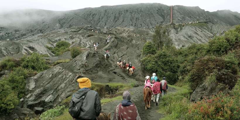 Surabaya / Malang: Bromo Afternoon Ultimate Tour - Penanjakan Viewpoint: The Short Walk That’s Supposed to Deliver