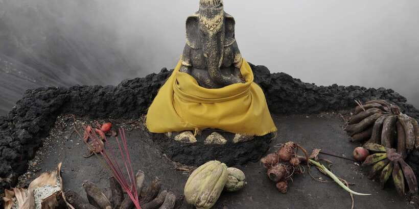 Surabaya / Malang: Bromo Afternoon Ultimate Tour - Temple Stop, Widodaren, and Love Hill: More Than Just Volcanoes