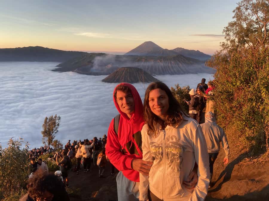 Surabaya: Mount Bromo Sunrise Efficient 1 Day Tour - King Kong Hill at sunrise: coffee while the sky wakes up