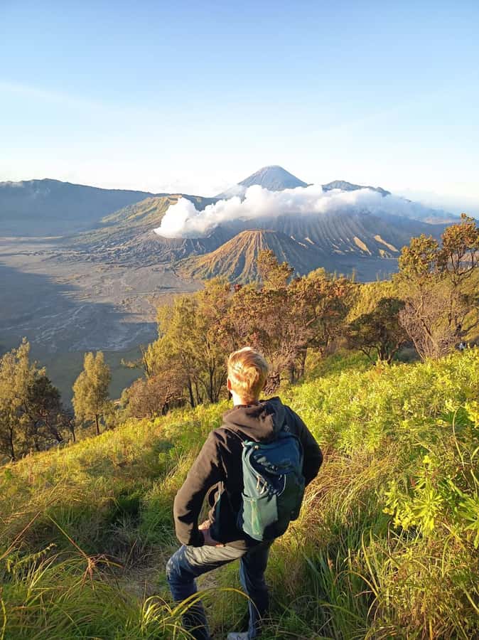 Surabaya or Malang : Bromo, Tumpaksewu waterfall in 2 days - Going behind Tumpaksewu: panorama, guide-led walking, and the Semeru backdrop