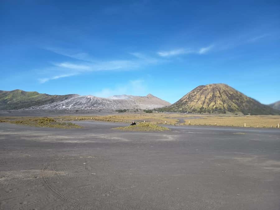 Surabaya or Malang : Bromo, Tumpaksewu waterfall in 2 days - Bromo crater hike: walking up, horse rides, and what to do with the dust