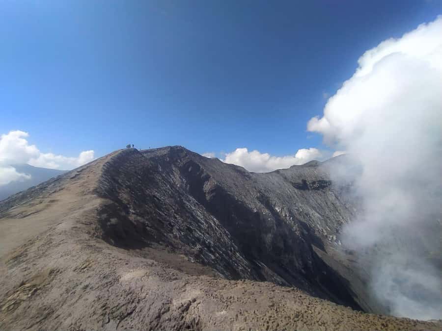 Surabaya or Malang: Mount Bromo Sunrise Share Guided Tour - The Jeep Ride Into the Sands (That Actually Makes Sense)