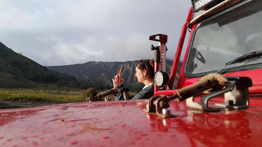 Surabaya or Malang: Mount Bromo Sunrise Share Guided Tour - Penanjakan Bromo Sunrise: Tea, Waiting, and the Big Moment
