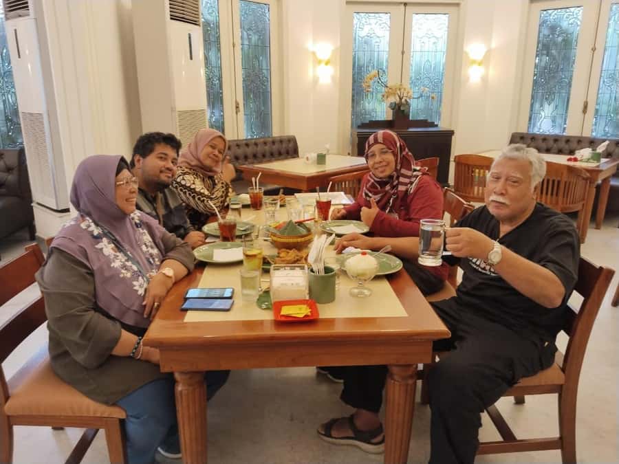 Surabaya Private Tour with Lunch - Lunch at a Local Restaurant: The Midday Reset You’ll Appreciate