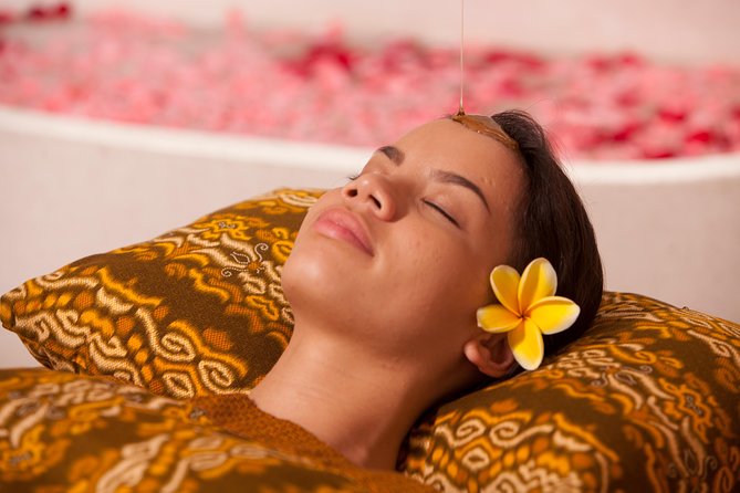Sweet Dream Couple Treatment by ANJALI SPA - Flower-strewn milk jacuzzi (15 minutes) with wine or ginger tea