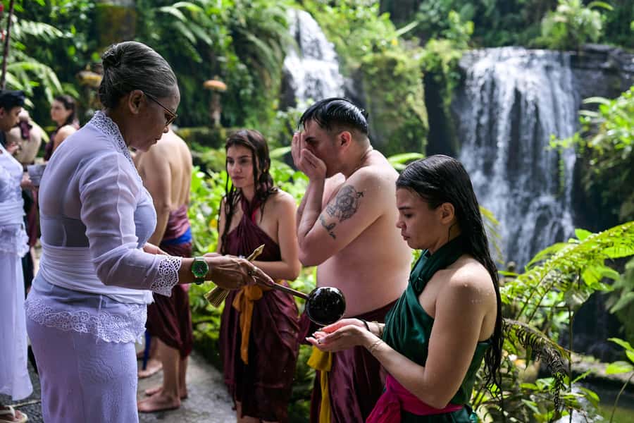 Taman Beji Griya Waterfall: Holy Bathing/Soul Retreat Ritual - The Melukat ceremony itself: what happens during holy bathing