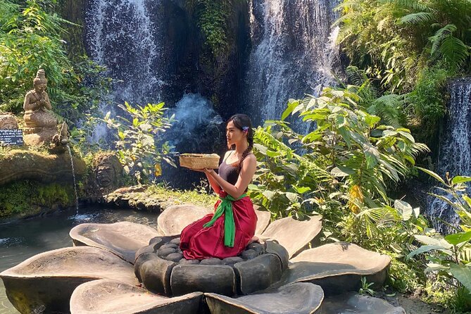 Taman Beji Griya Waterfall Tranquil Purification Ceremony - Driver and guide impact: why Ngurah Radi comes up again and again