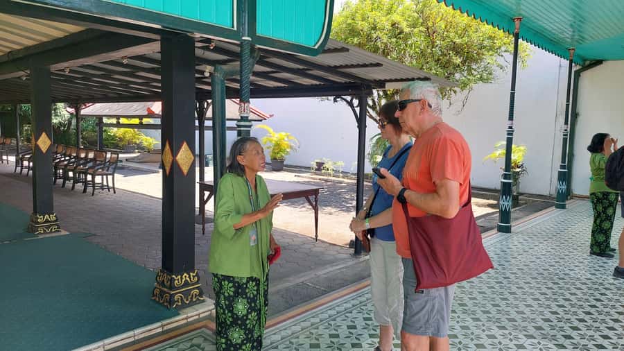 Taman sari water castle, sultan palace & local food tasting - Walking From Alun Alun Yogyakarta to the Royal Sites