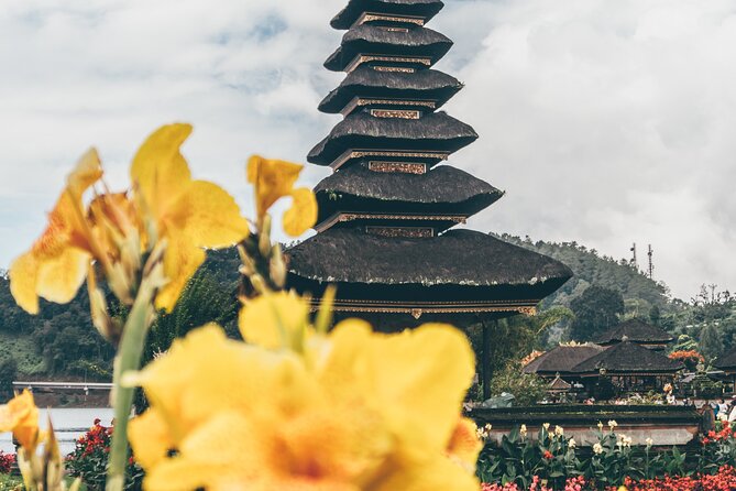 Tanah Lot - Jatiluwih (UNESCO) - Beratan lake -Hidden hill (Wanagiri)-FREE WI-FI - Ulun Danu Bratan on Lake Beratan: Dewi Danu and Volcanic Time