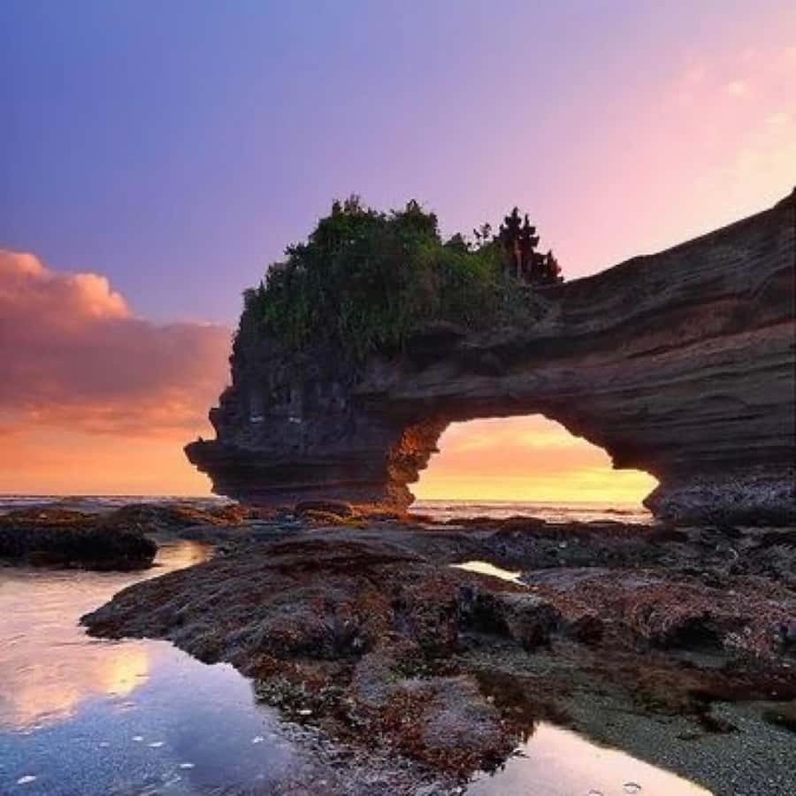 Tanah Lot-Nung Nung Waterfall-Jatiluwih and Bedugul - Tanah Lot Temple: Sunset on the South Coast Promontory