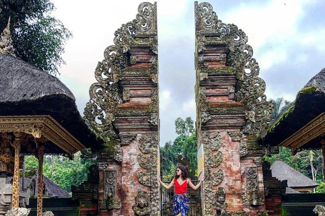 Tanah Lot Temple, Waterfall & Ubud Tour (Private & All-Inclusive) - Tanah Lot Sea Temple: The Ocean View Finale