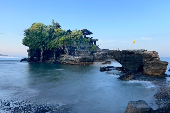 Tanah Lot Tour: Discover Bali’s Iconic Temple and Stunning Views - Stop 1: Pura Batu Bolong and the Ocean Rock Feeling