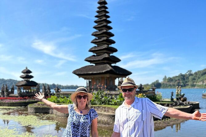 Tanah Lot Tour & North Bali Tour : All-Inclusive Best Experience - Ulun Danu Bratan at Lake Bratan: the classic temple with real context