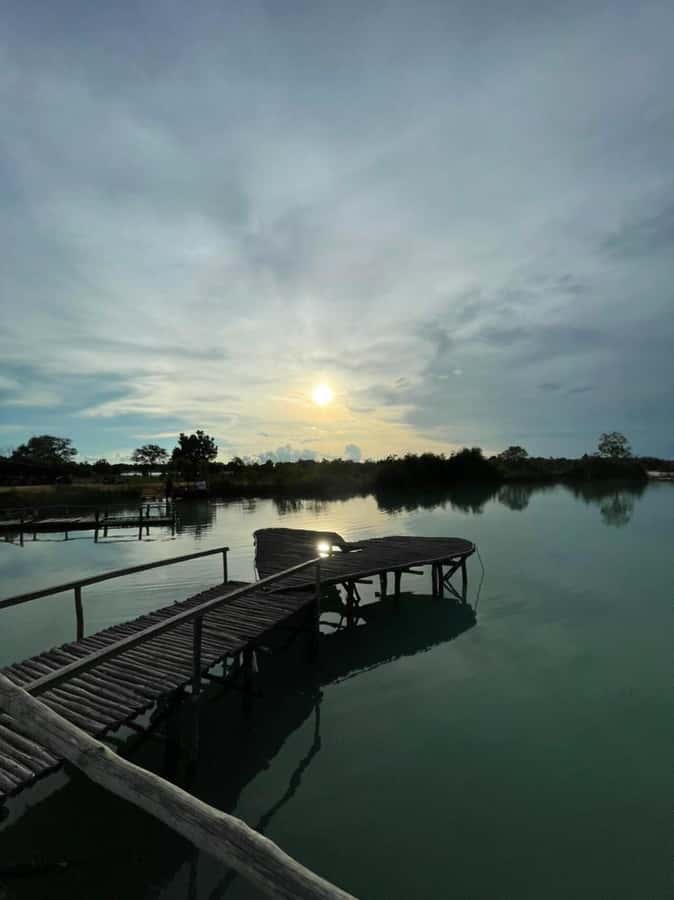 Teluk Sebong: Bintan Desert and Blue Lake Trip - The Gurun Pasir sand dunes: golden color, bouncy footing