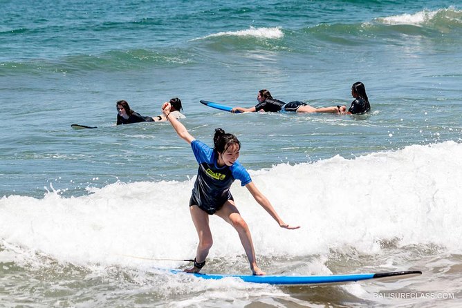 The best surf lessons in Kuta - Mid-lesson break: water, rest, and a reset for your second round