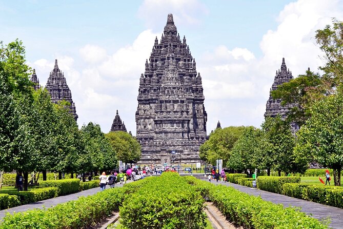 The Hindu Realms of the Prambanan - What you’ll see first: main temples and the feeling of sacred geometry