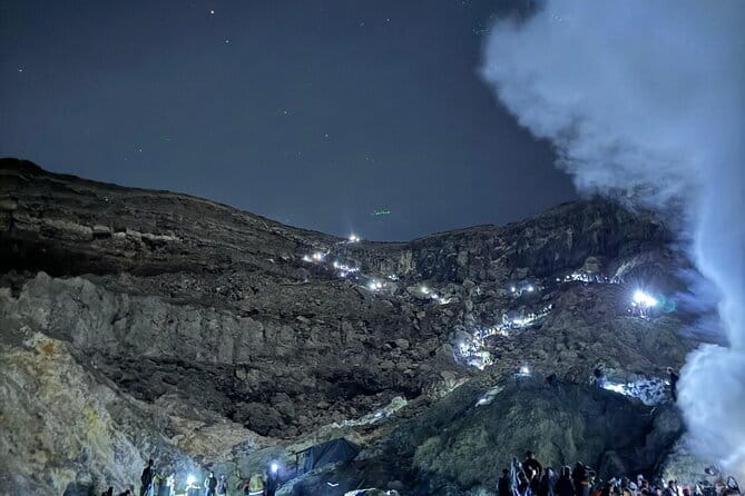 The Majestic Mount Ijen Sunrise Trekking From Bali - Sunrise over the turquoise acidic lake: photos, timing, and reality