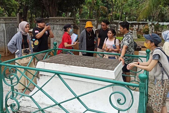 The Secret Society of Batavia - Walking Tour - Daendels Palace Pass-By: Learning Without Spending Too Long