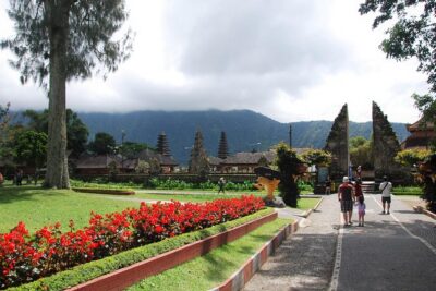 Top North Part Of Bali and Scenic SightseeingTours - Ulun Danu Bratan Temple: temple in the lake, floating when water is high