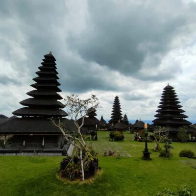 Tour the island of Bali with expert tour guides in Spanish. - Goa Gajah (Elephant Cave): An 11th-Century Temple Start